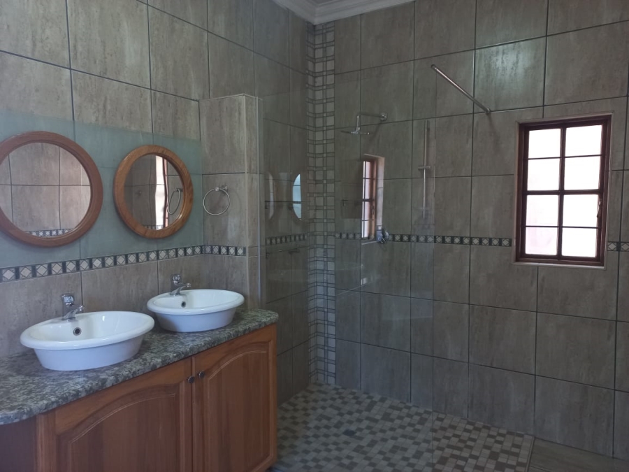 5 Bedroom Property for Sale in Cashan North West